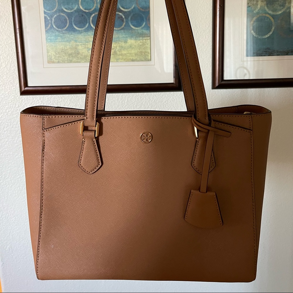 Tori Burch Robinson tote bag